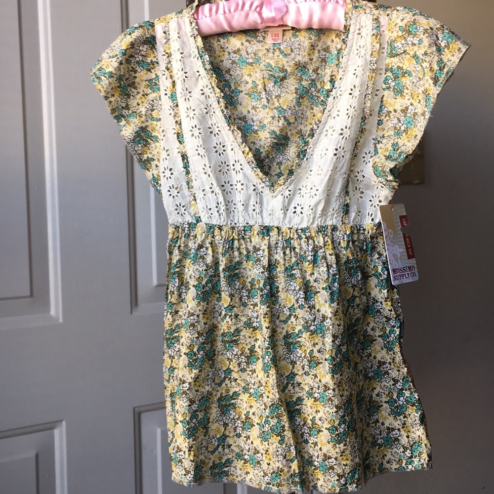 Mossimo Supply Co. Cute Floral Blouse